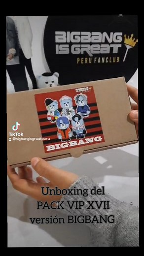 [💌] Unboxing de nuestro PACK VIP XVII 💛 Agradecemos a todas las chicas del staff de BIGBANG IS GREAT PERÚ 🇵🇪 que trabajaron en la idea y puesta en marcha de tan bello detalle 🥹💛 Gracias a todos los VIPs que pidieron su Pack, logramos colocar el anuncio en pantalla LED por el 17 ANIVERSARIO de nuestros patrones BIGBANG 👑🥰🫶 Gracias por estar atentos a todas nuestras redes sociales🫰 Atte. BIGBANG IS GREAT PERU FC | BIGBANG is Great PERÚ