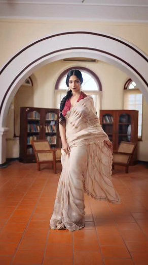 Effortlessly elegant in champagne beige, this tissue saree is a masterpiece of artistry! Delicate pearl work, intricate thread work, shimmering sequence work, and rich badla scallops combine to create a stunningly shimmering and ornate masterpiece✨ To experience uniqueness, visit our stores in Kerala and Karnataka. For any kinds of queries, DM or WhatsApp us at 919745064646. #iamjayalakshmi #jayalakshmionline #jayalakshmisilks #jayalakshmibrides #bridesofjayalakshmi #saree #sarees #sareefashion 