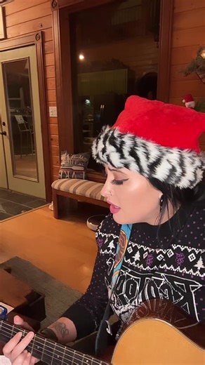 Original “Invisible Man” from the Chrimmas stream tonight! 🎄✨🎅🏼 #music #musician #singer #songwriter #guitar #original #guitarist | Jess Meuse