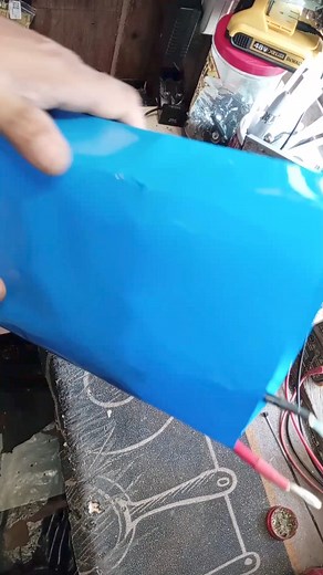 5.8K views · 76 reactions | balutin nanatin ng heat shrink tube D.i.y battery 12volts 60ah lifepo4 #tutorialvideo #DIYSolarSetup #solarinstallation #solarsystem #solarenergy #reelsviral #viralvideo #freeenergy #solarpower #powerstation #lifepo4battery #unboxing #motorcyclebattery | Jessie Abarquez | Facebook