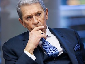 Hunter Harrison is the key to Canadian Pacific Railway's merger plan — and its potential flaw