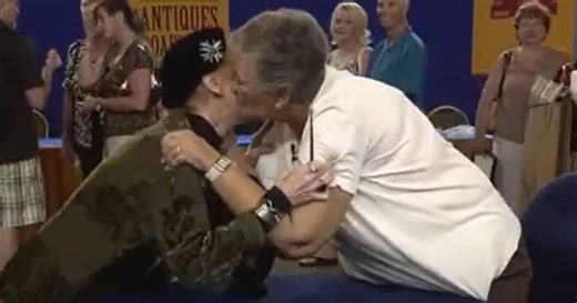 Antiques Roadshow guest plants a kiss on expert after top necklace value shared