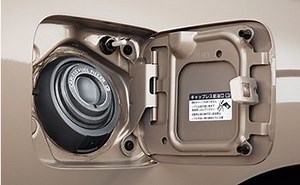 【クルマ】日本で初のキャップレス給油口、日産がセレナに採用 : ゼロワンスタイル|株2chまとめ