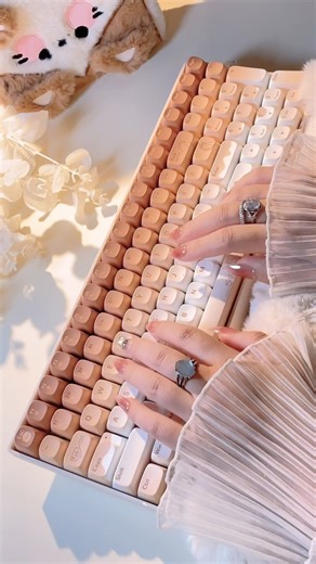 72K views · 45 reactions | #devices simultaneously. 溜Additionally, the inclusion of a numeric keypad makes it more convenient for office work and studying. 溜 溜 溜 . Is this your vibe? Getting addicted to keebs tapping sounds. Crazy obsessive satisfying keebs. #asmr #keyboardasmr #keyboard #customizedkeyboard #cutekeyboard #keyboardart#typing#assemble #typing #mechanicalkeyboard #keycaps #keyboardbuild | Xiao Guo | Facebook