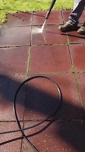 Homme nettoyant des chemins de jardin : vidéo de stock (100 % libre de droit) 3507168763 | Shutterstock