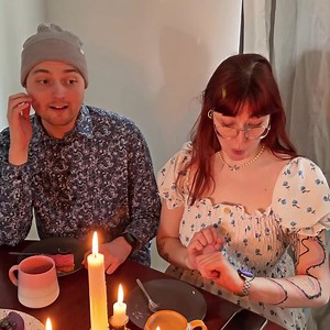 Der er vist ingen tvivl om, at vores Hobbii Bingo kan forvandle et anspændt “mød forældrene”-øjeblik til et skønt venskab på et splitsekund! 🩷 Kan Katrinas Bingoevner vinde Matts mor over på hendes side? 🤭👀 Download vores app og træn dine Hobbii Bingo-evner hver onsdag! 📲 Google Play ➡️ https://play.google.com/store/apps/details?id=com.hobbii.client App Store ➡️ https://apps.apple.com/us/app/hobbii-bingo/id1547498844 | Hobbii