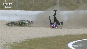 The tricky Turn 5 strikes again! 😲 Enea Bastianini loses the front, but thankfully the Italian is unhurt! 💢 #CatalanGP 🏁 | MotoGP