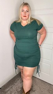 💚 #shirtdress #cowboyboots #curvystyles | Tierra Leona