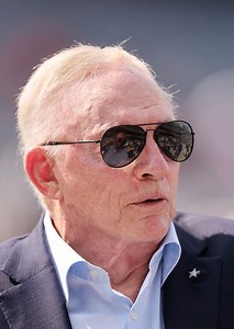 Deion Sanders Leg Procedure And Jerry Jones Finger Gesture!