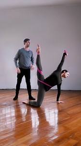 💪✨ Discover the "Limb Articulation with Resistance" exercise from @pct_program. @adamcblanch, our director and creator, always emphasizes the fine line between being free and being sloppy 🌀 This exercise teaches you to move with resistance but without tension, strengthening the core and the muscles around the scapula. 💪 Improve your control and precision with Progressing Contemporary Technique! 🌟 Find out more on our website 🌐 #ProgressingContemporaryTechnique #PCT #AdamBlanch #DanceTrainin