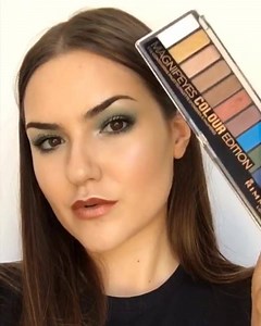 We love the variety of colours, intensity of the shimmer shadows and the vibrancy of all the colours in this Rimmel London SA palette ❤️💚💜🧡💛💙 #Reshare | ClubX Magazine