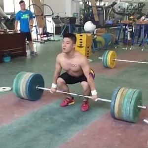 180kg clean and squat jerk by Yuan cheng fei #clean#squatjerk#speed#strength#technique#balance#weightlifting 💪💪video credit @jianpingma | Wolfpack weightlifting