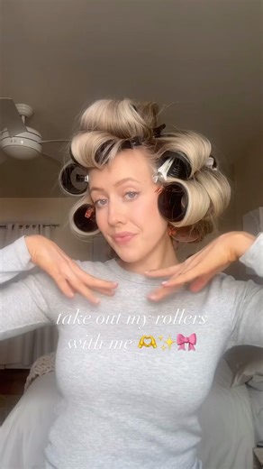 hair roller reveal ✨ #hairrollers #hairrollersblowouts #athomeblowout #takeoutmyrollerswithme #bouncyhair #voluminoushair take out my rollers with me taking my rollers out #volumehairhacks @servinglocks | Vegamour | Facebook