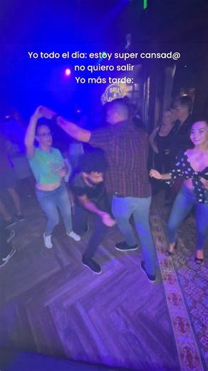 Estoy bailando sin querer🤣 Salserooos hoy es Domingo y el cuerpo lo sabe! Termina la semana como se debe, Bailando bby😉 Los esperamos a todos esta noche para gozar en @ballandchainmia recuerda nuestra clase de Salsa Gratis a las 9pm por el maestro @carlos_saoco y Dj @jorgecharun con sus mejores temas pa’ ponerte a bailar! 🔥🔥🔥 See you all there 😎 | MIAMI SALSA SCENE