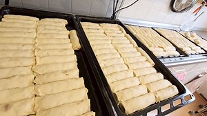 2K views · 101 reactions | Salah satu gorengan yang laris di Belanda  #gorengan #gerobakgorengan #penjualgorengan #gorengandieropa #europe #holland #belanda #Indonesia #asia #highlightseveryone | Mommy Ida and Shania di Belanda | Facebook