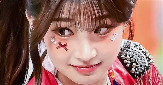 Cheerleader Lee Joo-eun captivates fans as adorable baby devil at KBO match