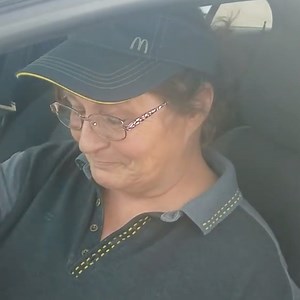 153K views · 5.5K reactions | You won't believe the surprise this customer has for his favorite restaurant worker! 勞 Credit: Newsflare | Hefty.co | Facebook