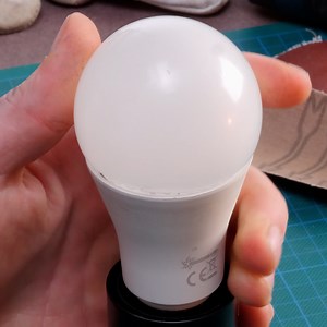 114K views · 566 reactions | Handy Light Bulb Tips Thanks for watching! Please be aware that this video is for entertainment purposes and the techniques shown should not be attempted at home! | Crafty Panda How | Facebook