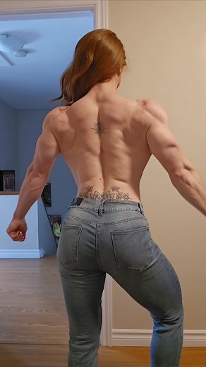 TGIF!! #flexfriday #traps #fitgirl ##girlswithmuscle #redhead #redhair