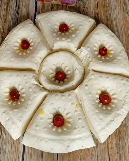 1.5M views · 1.1K reactions | The only way to make homemade bread 稜 | Creative Bee | Facebook