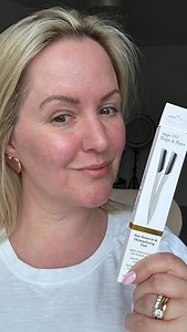 Introducing the Image Shape & Shave Hair Removal & Dermaplaning Tool EASE OF USE - 🍑 Quick and effortless. A simple sweep removed dead skin cells , peach fuzz and unwanted facial hair, giving you smooth radiant skin in no time. Easy swift and effective…. INSTANT RESULTS - 🍑 Delivers immediate results by effectively exfoliating the skins dead skin cells and unwanted facial hair. NOTE 🍑 Dermaplaning won’t change the colour thickness or rate of growth of your facial hair . Achieves a Flawless Ma