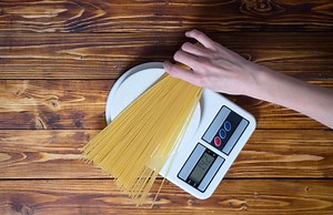 Voici comment doser les spaghettis correctement - Elle à Table