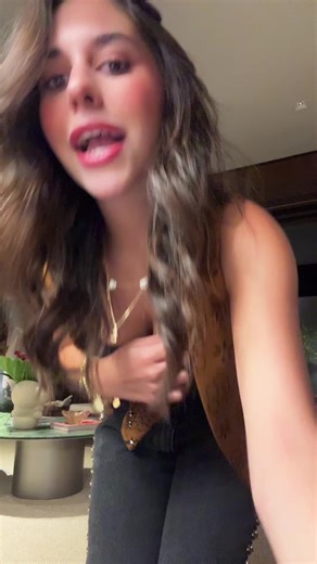 Os vídeos de Julia (@juliadanbar) com original sound - Julia