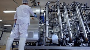 Erleben Sie Smart Factory am Beispiel einer digitalen Molkerei. Am...