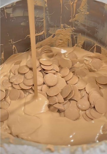 How Chocolate Buttons Become Bars | Luker Chocolate