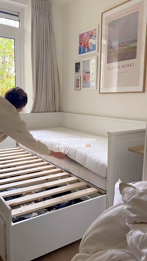 making up the day bed 💗 #homedecor #homedecoration #apartmentliving #ikea #ikeahack #ikeafinds #ikeahaul #ikeamusthaves #ikeahemnes #ikeahemnesdaybed #spacesavingideas #spacesavingfurniture #neutralaesthetic #neutralhome #guestroom #ikeahemnesdaybed #buildhemnesdaybed #pulloutdaybed #officemakeover #ikeadaybed #sparebedroom | Parisian Chic Home