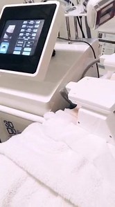 Non-Surgical Lipo "CRYOLIPOLYSIS Fat Freezing". Here we are using two vacuum applicators on the stomach to target stubborn subcutaneous pockets on the lower and upper abdomen. The headpieces will stay like this for about an hour while the problem fat cells are frozen to -6 degrees. At this extreme low temperature, the targeted fat cells crystallise, die and are removed from the body safely and naturally through the body's natural filtration processes over 8-12 weeks which is when results start t