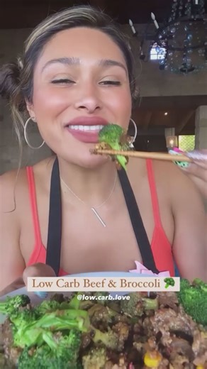 THE BEST BROCCOLI BEEF 🥦 If you’re craving Panda Express Beef and Broccoli then this is the recipe for you! Full step by step is on my YouTube channel “Lowcarblove” or click the link in my bio to watch! ❤️ All you need is: Chuck roast Coconut aminos Sweetener Molasses Minced garlic Red pepper flakes Ginger Xanthan gum Avocado oil Broccoli florets White onions Salt/pepper Optional: Sesame seeds Cornstarch You guys will fall in love with this recipe! If you want to see more keto friendly and low 