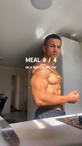 Full macros and ingredients 👇🏽 Ingredients: - 200g chicken breast - 180g winter vegetables - 40g cherry tomatoes - 30g cottage cheese lite - 5g olive oil Rub mix: - 1 tablespoon salt - 3 teaspoons dried italian herb blend - 2 teaspoons garlic powder - 2 teaspoons smoked paprika - 1 teaspoon dry ground mustard - 1 teaspoon chilli powder - 1 teaspoon brown sugar / teaspoon onion powder - ½ teaspoon black pepper - ½ teaspoon cayenne pepper (covers about 8 chicken breasts) Macros: - 379 kcal - 54g