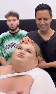 Trans influencer cracks her thick neck