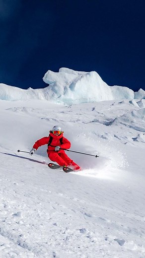 Follow the way of heaven to Punta Helbronner at 3466 meters with Skyway Monte Bianco and embark on a unique descent of incomparable beauty that goes all along the glacier of the Mer de Glace, in the heart of the Mont Blanc massif. Courmayeur Mont Blanc offers you the way to the Vallée Blanche, a track that extends for 18 km of freeride, suitable for skiers used to parallel-skiing on red slopeswith. #courmayeur #courmayeurmontblanc #ItalyAtItsPeak #liveyourpeaks #TheWayToTheTop | Best of the Alps