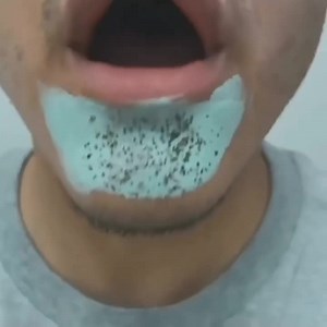 Green Mask Stick  25dt seulement قناع الشاي الاخضر عبارة عن رول سهل...