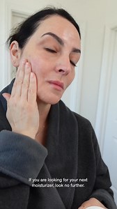 The white porcelain jar of Ultimate S Cream is inspired by the timeless Korean moon jar. Infused with Ginseng Berry SR™, our signature ingredient, it helps restore the skin’s youthfulness, visibly transforming and tackling signs of aging.🧡🤍 Discover The Ultimate S Cream for a lifted, lifted, youthful glow. #Sulwhasoo #SulwhasooMalaysia #SulwhasooBeauty #HolidayWithSulwhasoo #SulwhasooHolidayGlow #TheUltimateS #TheUltimateSCream | Sulwhasoo