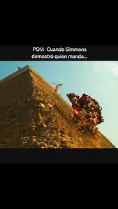 Simmons demuestra quién manda en Transformers | Optimus Prime escena