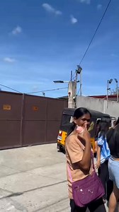 4.7K views · 18K reactions | Merry Christmas Everyone Pasensya na po sa munting bigay namin magasawa. Hindi namin expected na ang daming pupunta. Hindi na rin nakuhanan lahat ng nagpunta. Parang fiesta kanina Sa mga walang naabutan bawi nalang po next year  Sa mga inaanak ko kailangan ko po makita kayo para naman makita ninyo maganda ninang nyo | Lovely Dela Peña | Facebook