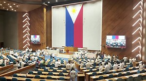 1.4K views · 63 reactions | Ilang miyembro ng House of Representatives, gayundin ang mga bisita, ay nasa session hall na para sa pagbubukas ng session ng 10am. #PBBMSONA2022 #BOMBORADYOPHILIPPINES #BastaRadyoBOMBO | BOMBO RADYO PHILIPPINES | Facebook