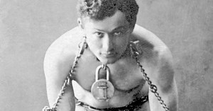 10 Secrets Behind Harry Houdini's Greatest Illusions