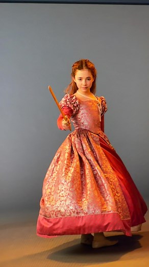 𝗥𝗼𝗯𝘆𝗻 𝗕𝗲𝘁𝘁𝗲𝗿𝗶𝗱𝗴𝗲 🇬🇧 📸 🎬 on Instagram: "How to nail a photo shoot ❗️ Margaret AKA @robyn.betteridge promo shooting for @myladyjaneonprime ⚔️ 👑💪🏻. . Watch MY LADY JANE on @primevideo @primevideouk . @gemmakburgess @merecuda @kidslondon @christie_xan . . . . #myladyjane #savemyladyjane #myladyjaneedit #primevideo #photography #photoshoot #nailedit #photography #photoshooting #spinning #tudor #behindthescene"