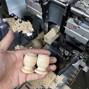 [Hot Item] Auto Feeding and Loading Small CNC Wood Copying Lathe for Wooden Handle