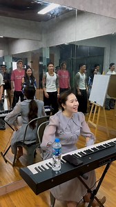 Luyện thanh cùng Cô Julie Thanh Nguyên - Thạc sỹ giảng viên thanh nhạc TP HCM của các bạn học viên MC hype khoá M4 tại Jupiter 🫶🏼 | Jupiter Entertainment