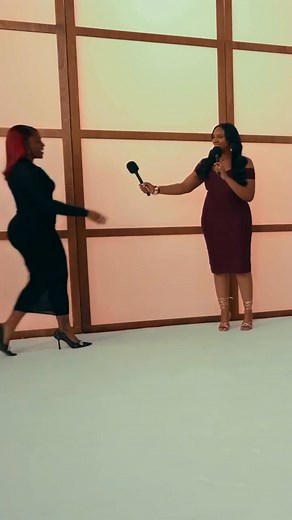 come on why are thye popping?🤣 #viralreelsfb #poptheballoonorfindlove #datingshow #matchmaking #phoenix #findlove #poptheballoon | Ekan Core