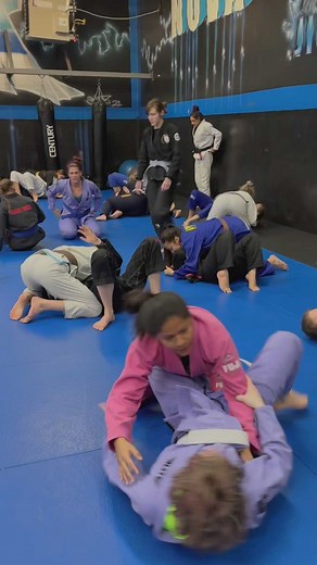 Girls in Gis Colorado-Englewood was nothing short of being completely AWESOME!! Good jiu jitsu, good vibes, lots of laughs and good rolls!! What more could you ask for! Big thank you to @novamentebjj for your warm welcome and support! Thanh you to @jitsdetective_ and @alirallibjj for sharing your knowledge with us!! Thank you to our rockstar team of ambassadors and volunteers for making this event possible. Thank you to each and everyone of you that came from near and far to be a part of this ex