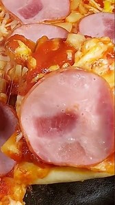 Quick and easy cast-iron Canadian bacon pizza 😋