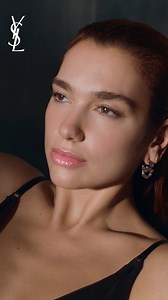 Decubra YSL Loveshine Candy Glow. ✨ É um bálsamo para os lábios que proporciona um resplendor natural, saudável e suculento. Oferece um acabamento brilhante translúcido, para lábios brilhantes com um ligeiro toque de cor. Com tecnologia com Color Rush pH, que se adapta ao pH dos lábios, revelando a sua cor verdadeira, pintando-os com uma cor única. #perfumesecompanhia #emboacompanhia #cuidedesi #ysl #makeup | Perfumes & Companhia