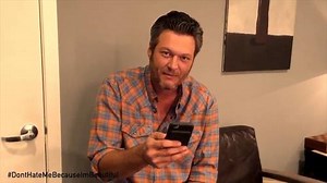 Blake Shelton reads mean tweets about being named ‘sexiest man alive’