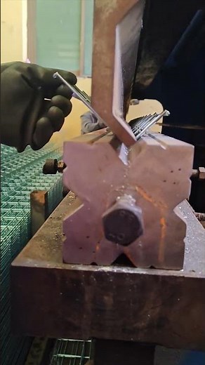 Manufacturing process of mesh cable trays